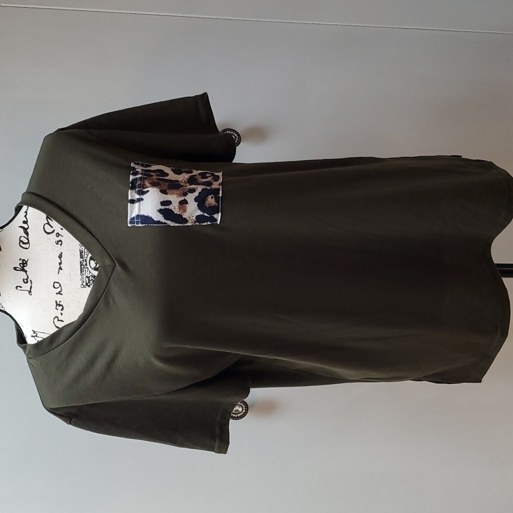 Womens Animal Print Pocket Green Short Sleeve Top Edgy Sz.XL
